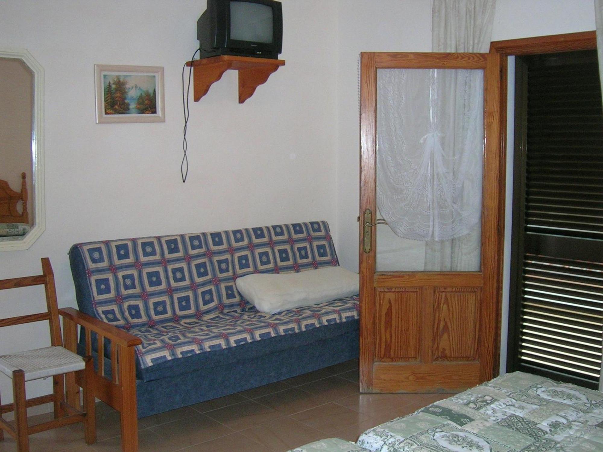 Pension Las Tres Golondrinas Playa DPlaya Des Figueral Exterior foto