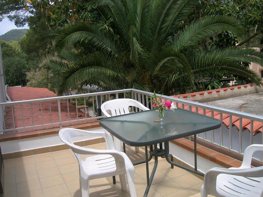 Pension Las Tres Golondrinas Playa DPlaya Des Figueral Exterior foto
